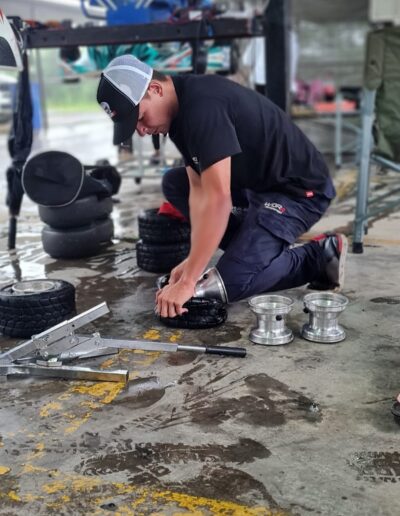 Worr Motorsport mechanic, Rikert at Idube Race Track